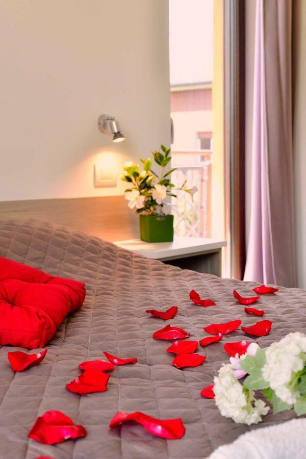 Hotel Divine Cécile à Garde Extérieur photo