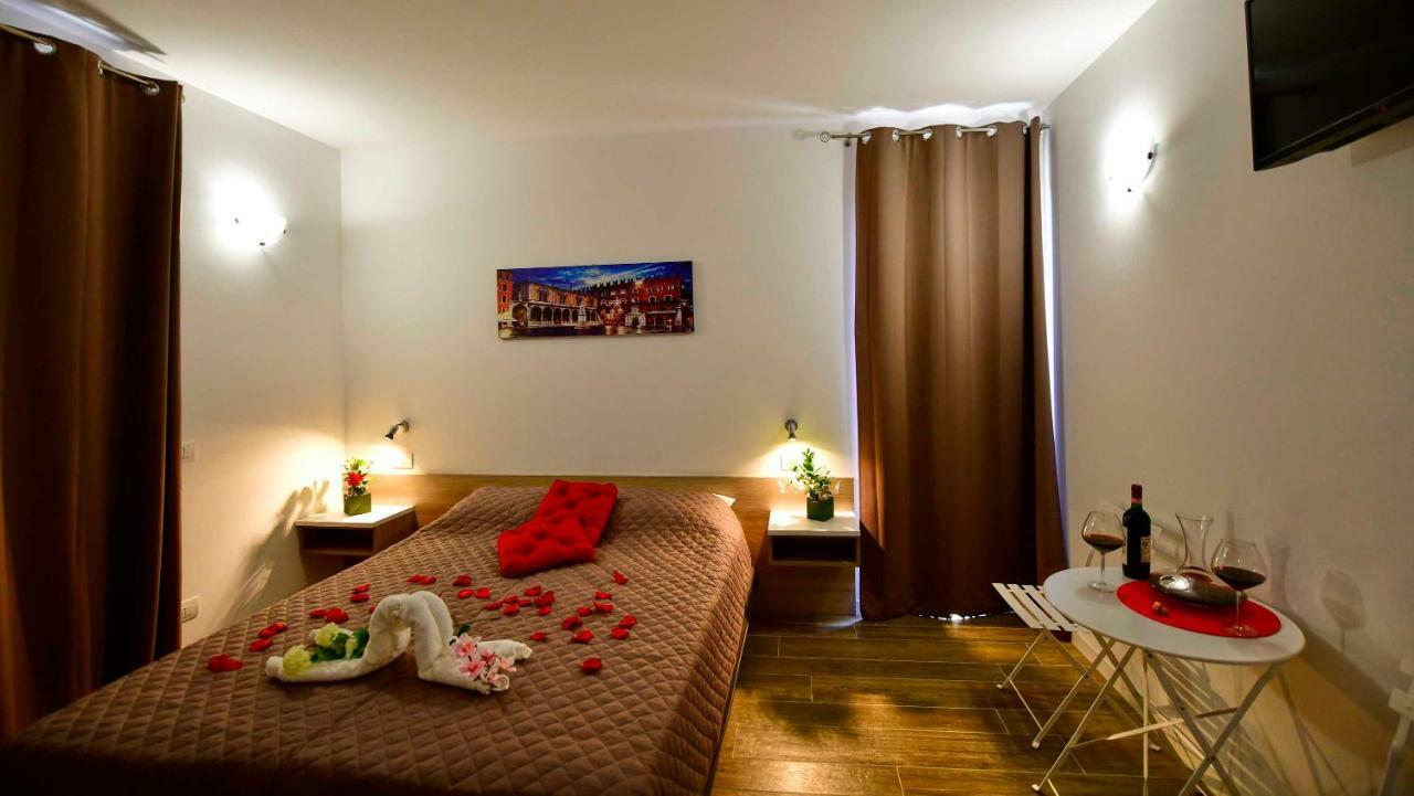 Hotel Divine Cécile à Garde Extérieur photo