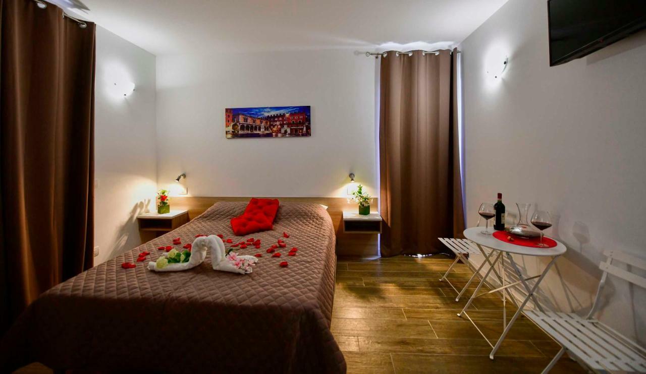 Hotel Divine Cécile à Garde Extérieur photo