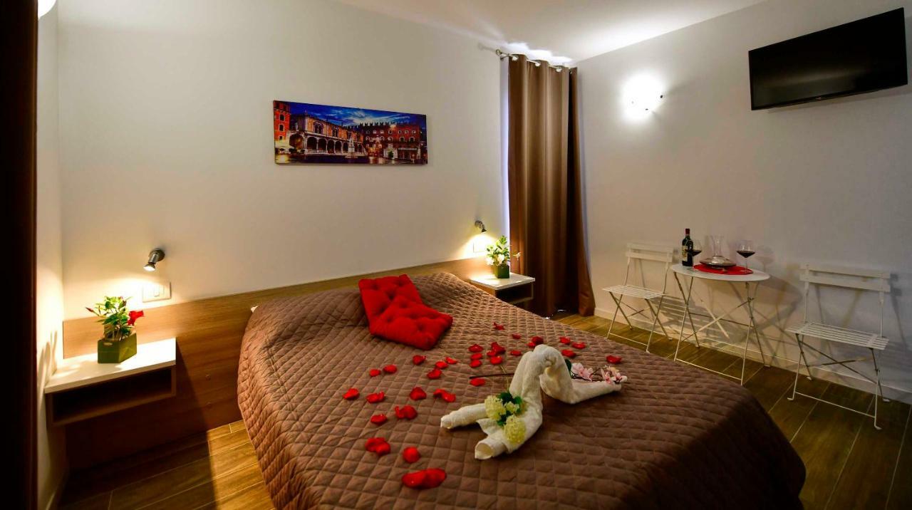 Hotel Divine Cécile à Garde Extérieur photo